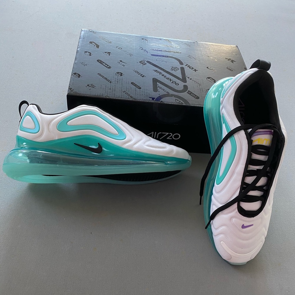 NEW Nike Air Max 720 Size 10.5